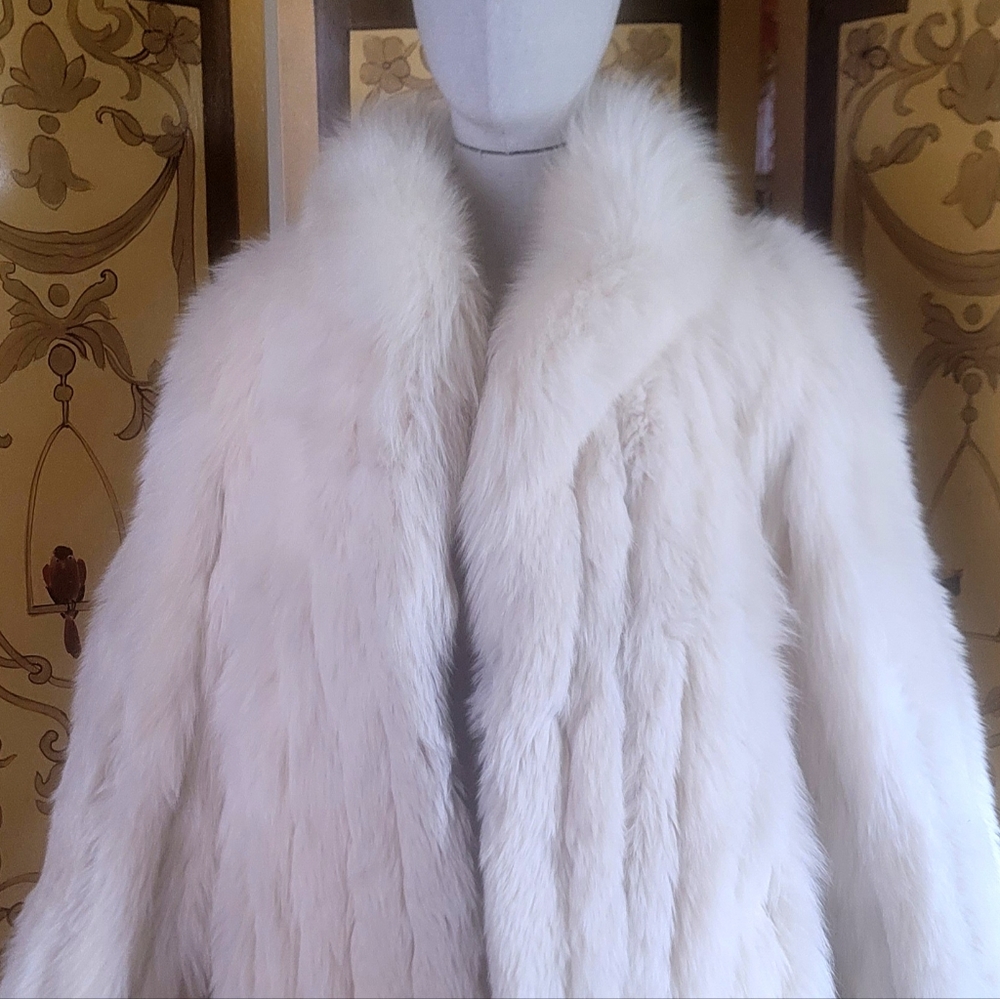 SAGA FOX White Fox Fur Coat SzM